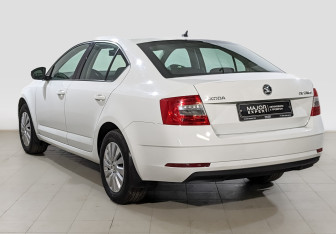 Подержанный автомобиль Skoda Octavia Liftback 2019 года (7 фото)