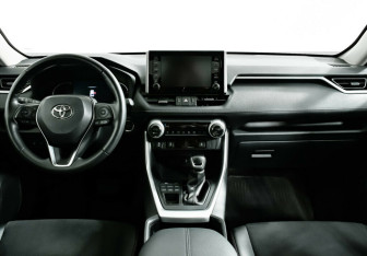Подержанный автомобиль Toyota RAV4 2021 года (10 фото)