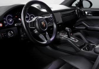 Подержанный автомобиль Porsche Cayenne 2020 года (14 фото)