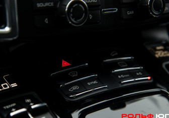 Подержанный автомобиль Porsche Cayenne 2013 года (15 фото)