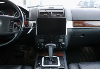 Подержанный автомобиль Volkswagen Touareg 2008 года (14 фото)