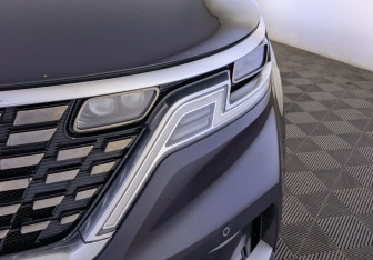 Подержанный автомобиль Kia Carnival 2021 года (15 фото)