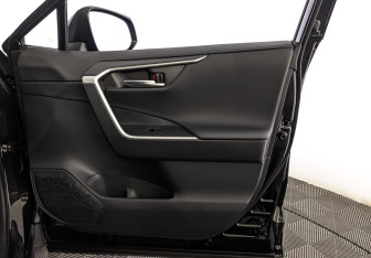 Подержанный автомобиль Toyota RAV4 2024 года (25 фото)