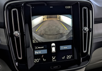 Подержанный автомобиль Volvo XC40 2021 года (27 фото)