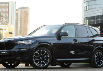 Подержанный автомобиль BMW X5 2021 года (24 фото)