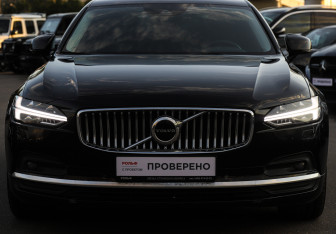 Подержанный автомобиль Volvo S90 2021 года (30 фото)