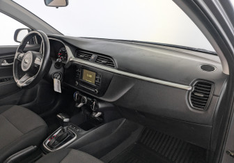 Подержанный автомобиль Kia Rio Hatchback 2021 года (11 фото)