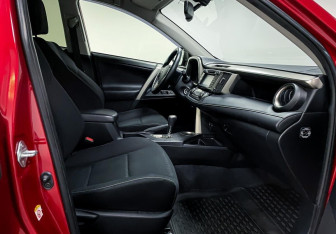 Подержанный автомобиль Toyota RAV4 2015 года (6 фото)