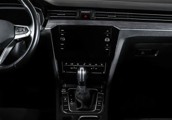 Подержанный автомобиль Volkswagen Passat Sedan 2021 года (14 фото)