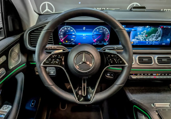 Подержанный автомобиль Mercedes-Benz GLE 2025 года (22 фото)