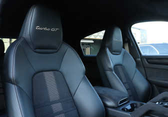 Подержанный автомобиль Porsche Cayenne 2021 года (14 фото)