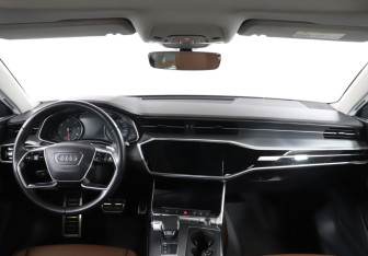 Подержанный автомобиль Audi A7 2018 года (12 фото)