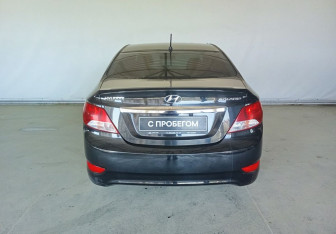 Подержанный автомобиль Hyundai Solaris Sedan 2014 года (5 фото)