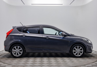 Подержанный автомобиль Hyundai Solaris Hatchback 2012 года (6 фото)