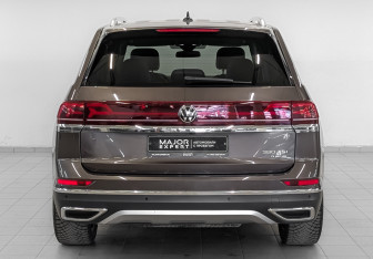 Подержанный автомобиль Volkswagen Teramont 2023 года (6 фото)
