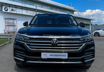Подержанный автомобиль Volkswagen Touareg 2021 года (2 фото)