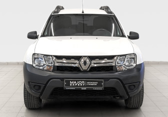 Подержанный автомобиль Renault Duster 2017 года (2 фото)