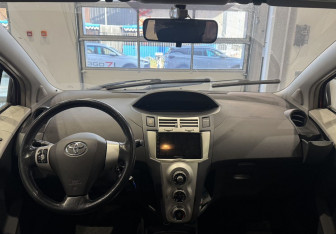 Подержанный автомобиль Toyota Yaris Hatchback 2007 года (10 фото)