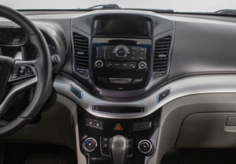 Подержанный автомобиль Chevrolet Orlando 2012 года (15 фото)