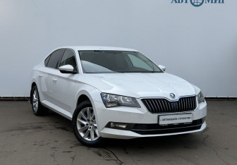 Подержанный автомобиль Skoda Superb Liftback 2016 года (3 фото)