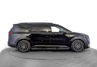 Подержанный автомобиль Kia Carnival 2022 года (4 фото)