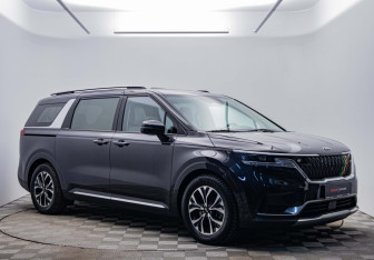 Подержанный автомобиль Kia Carnival 2020 года (3 фото)