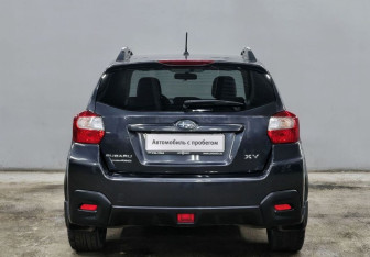 Подержанный автомобиль Subaru XV 2013 года (6 фото)