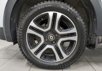 Подержанный автомобиль Renault Sandero 2021 года (16 фото)