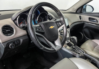Подержанный автомобиль Chevrolet Cruze Wagon 2013 года (13 фото)