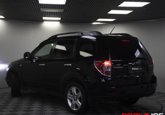 Подержанный автомобиль Subaru Forester Suv 2008 года (18 фото)