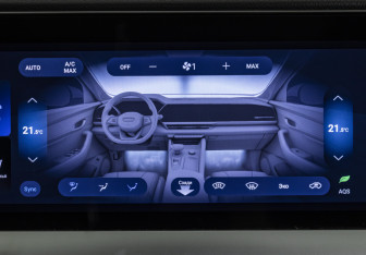 Подержанный автомобиль Geely Monjaro 2024 года (18 фото)