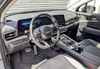 Подержанный автомобиль Kia Sportage 2024 года (16 фото)