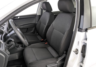 Подержанный автомобиль Skoda Rapid Liftback 2019 года (20 фото)