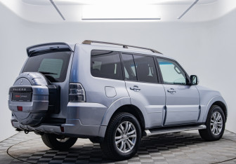 Подержанный автомобиль Mitsubishi Pajero 2012 года (5 фото)