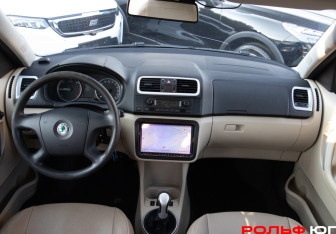 Подержанный автомобиль Skoda Roomster 2008 года (11 фото)