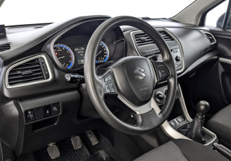 Подержанный автомобиль Suzuki SX4 Hatchback 2014 года (15 фото)