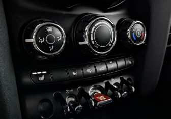 Подержанный автомобиль MINI Hatch 2020 года (21 фото)