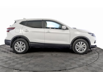 Подержанный автомобиль Nissan Qashqai 2022 года (4 фото)