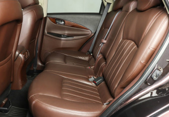 Подержанный автомобиль Infiniti EX 2008 года (10 фото)