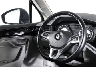 Подержанный автомобиль Volkswagen Touareg 2018 года (17 фото)