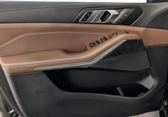 Подержанный автомобиль BMW X5 2021 года (19 фото)