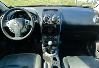 Подержанный автомобиль Nissan Qashqai 2010 года (12 фото)