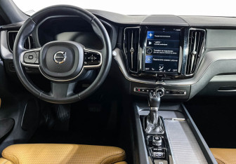 Подержанный автомобиль Volvo XC60 2018 года (12 фото)