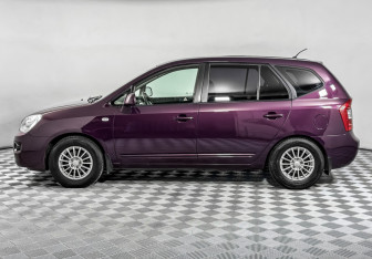 Подержанный автомобиль Kia Carens 2011 года (8 фото)
