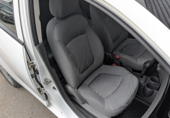 Подержанный автомобиль Chevrolet Spark 2012 года (21 фото)