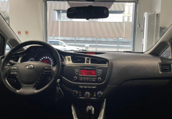 Подержанный автомобиль Kia Ceed Wagon 2014 года (11 фото)