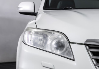 Подержанный автомобиль Toyota RAV4 2011 года (22 фото)