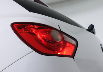 Подержанный автомобиль SEAT Ibiza Hatchback 2012 года (18 фото)