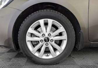 Подержанный автомобиль Kia Ceed Hatchback 2017 года (18 фото)