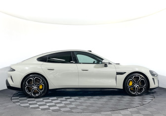 Подержанный автомобиль Xiaomi SU7 2024 года (4 фото)